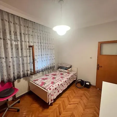 Merkezi Konumda Sahil Bandinda Park Yani 3+1 Gunluk Kiralik Luks Daire Appartement